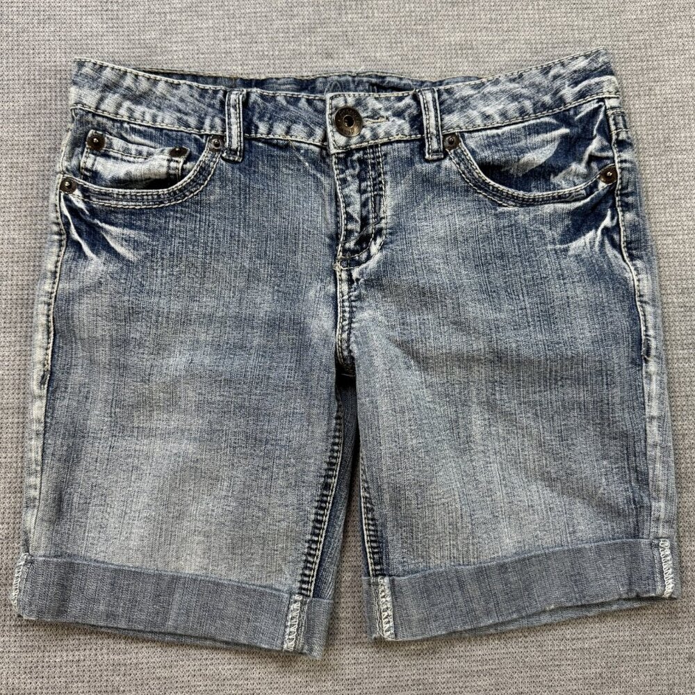 Amethyst Womens Size 9 Bermuda Shorts Blue Light Wash Denim Cuffed Embroidered